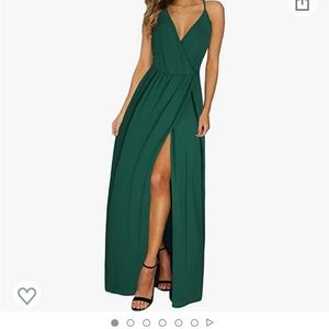 Maxi dress with perfect green color and slit in front